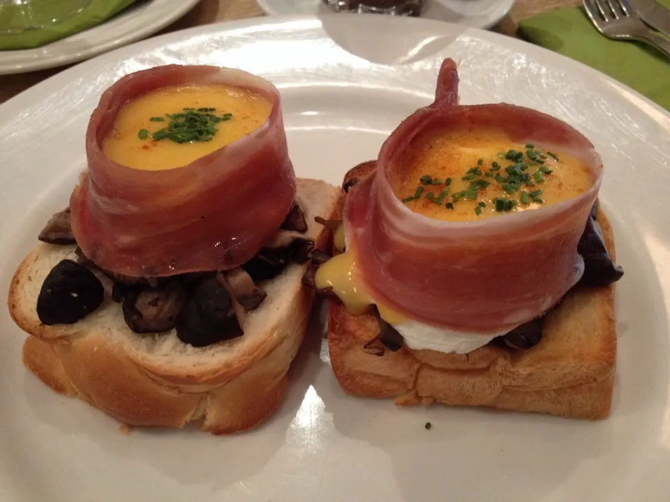 Egg Benedict|AmeSabさん