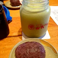 Snapdishの料理写真:抹茶シェーク＆おはぎ|yoshieさん