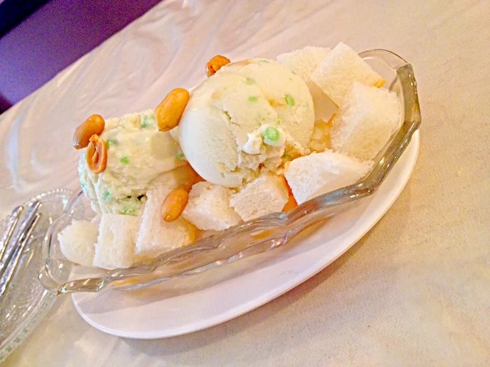 Snapdishの料理写真:Fresh coconut and pandan jelly ice-cream with soft toast, sweet sticky rice, syruped sweet potato, and peanuts.|k panさん