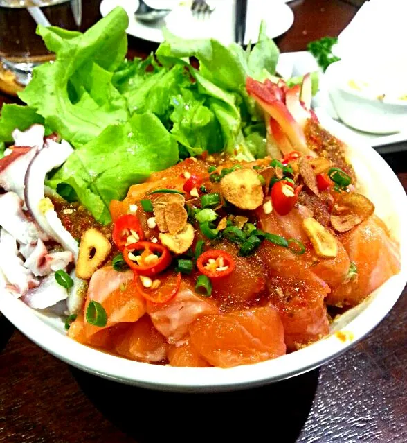 Spicy salad @ on the table cafe'|ครัวอิอ้วน... Chubby Cookさん