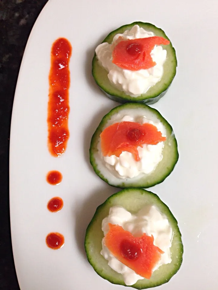 Cucumber smoked salmon bites|lindsayさん