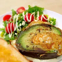 michakoさんの『Fried egg in avocado』