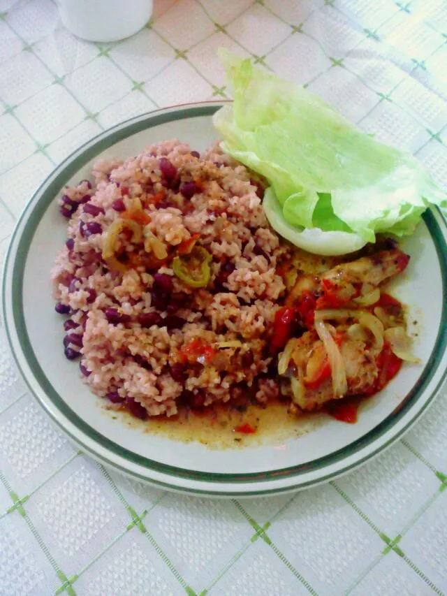 Belizean Rice&beans with stewed chicken and lettuce.|oziomaさん