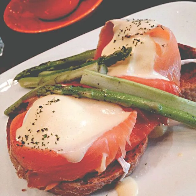 Egg Atlantic
Basically this is egg benedict with smoke salmon. ♡ fav|joey limさん