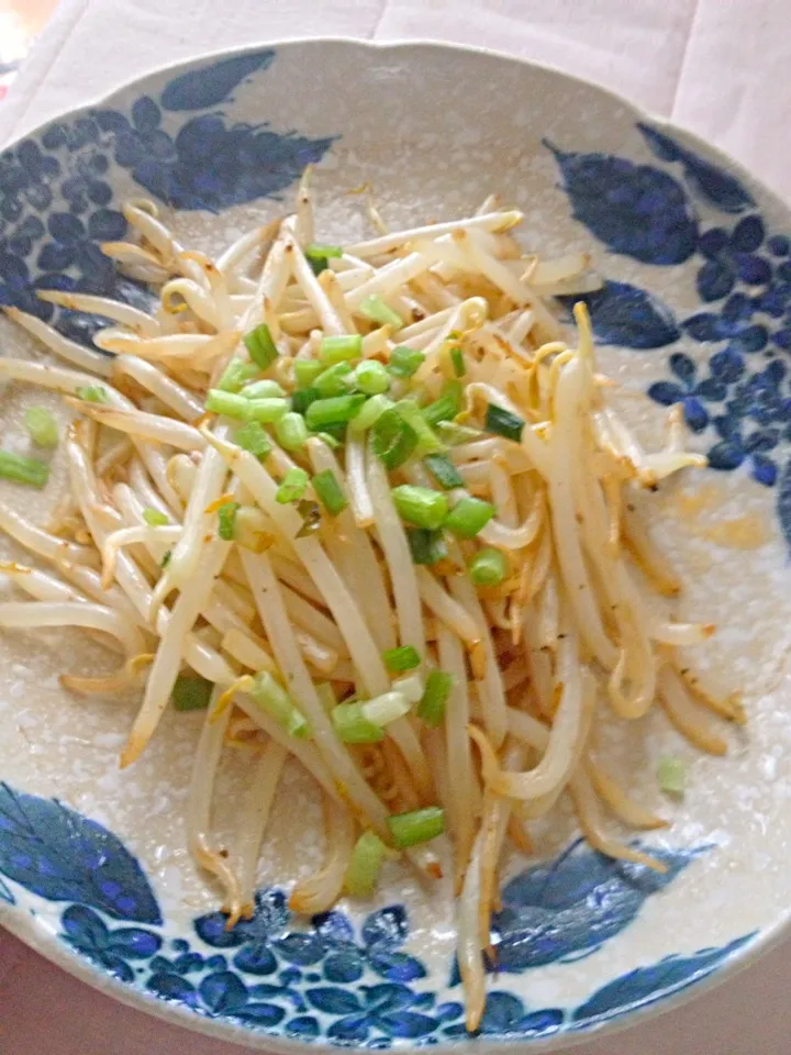 もやしのバターラー油炒め|黒蜜きなこさん