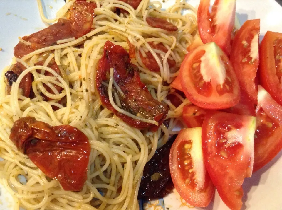 Snapdishの料理写真:Spaghetti salami with pesto&coco sauce|yui-watchcatさん