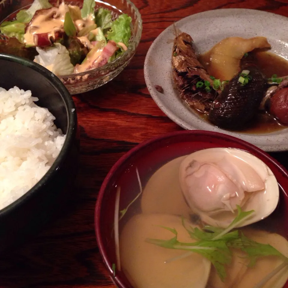 鰯の煮付け、特大蛤の吸い物、ベーコンこキノコのサラダ|Naoya Ishiharaさん