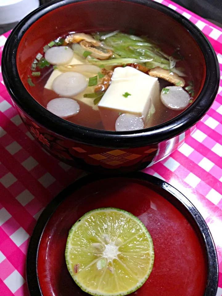 〆は、豆腐のお吸い物。すだちを絞ると、料亭の味。|ハルさん