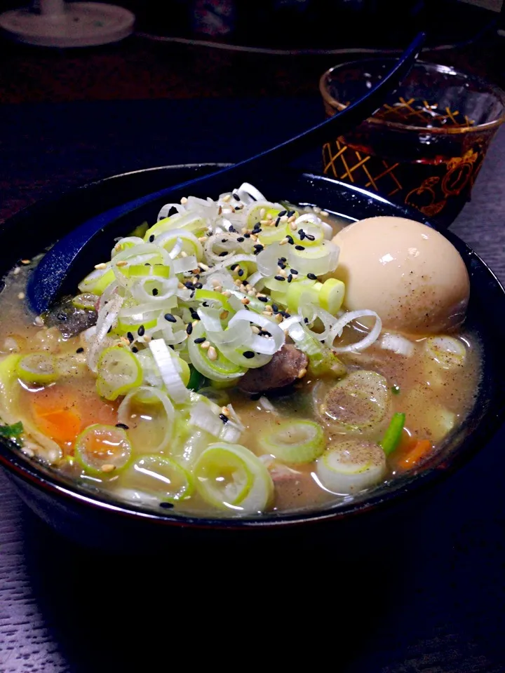 豚骨しょうゆラーメン 野菜炒め煮卵のせ|小次郎さん