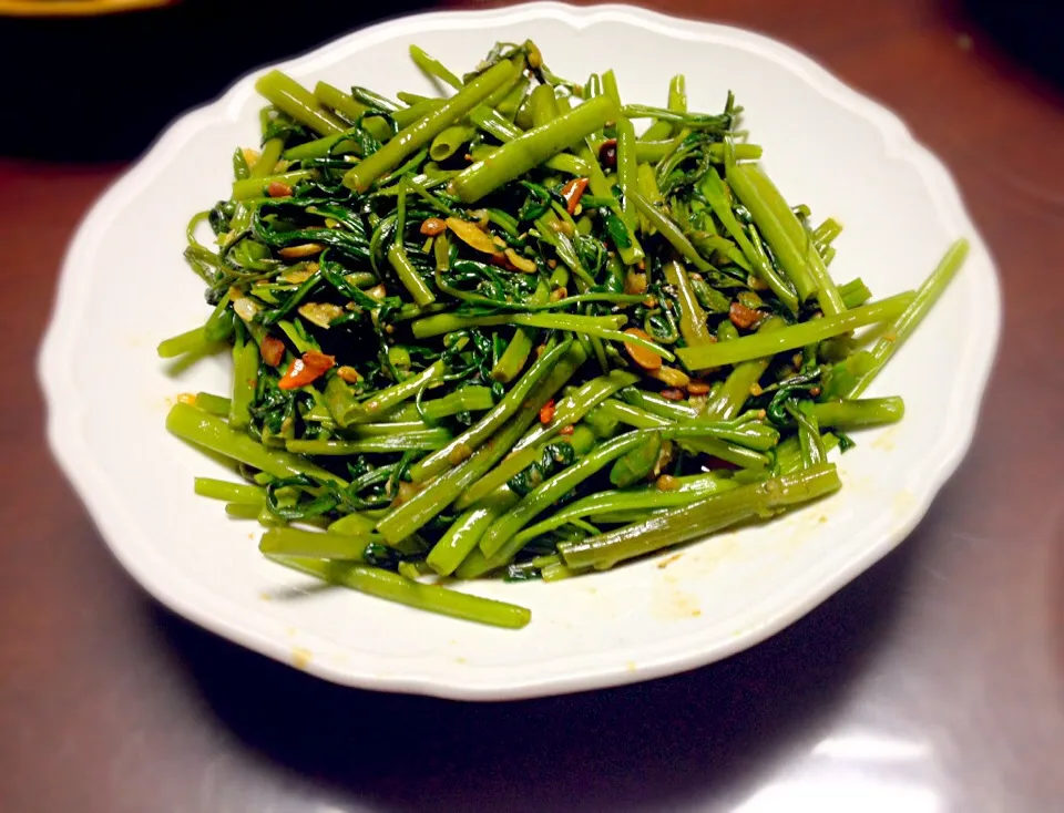 ผัดผักบุ้ง|pareena thanaさん