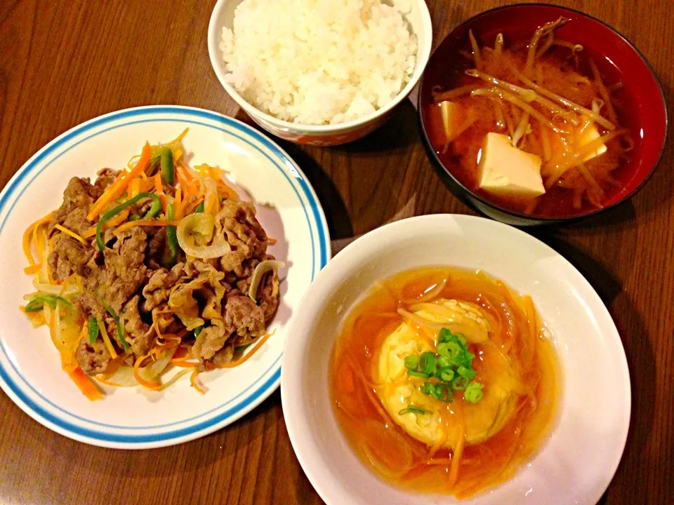 Snapdishの料理写真:卵豆腐あんかけ、カレー風味の野菜炒め、豆腐ともやしのお味噌汁|実誉さん