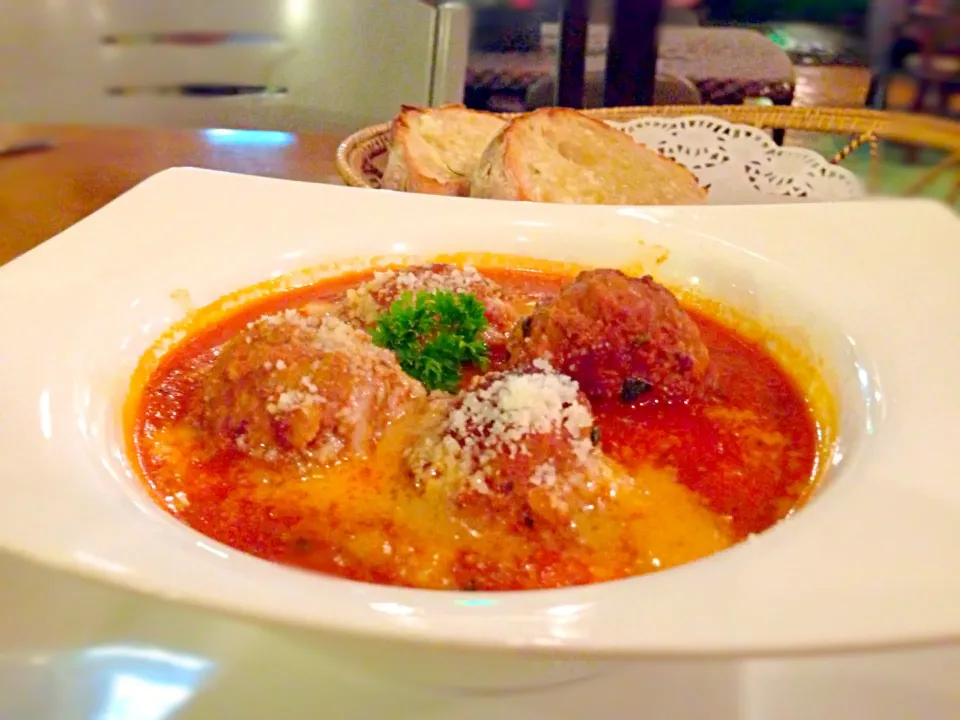 Meatballs &garlic bread|โมโม่ ชมภิรมณ์ โอไบรอันさん