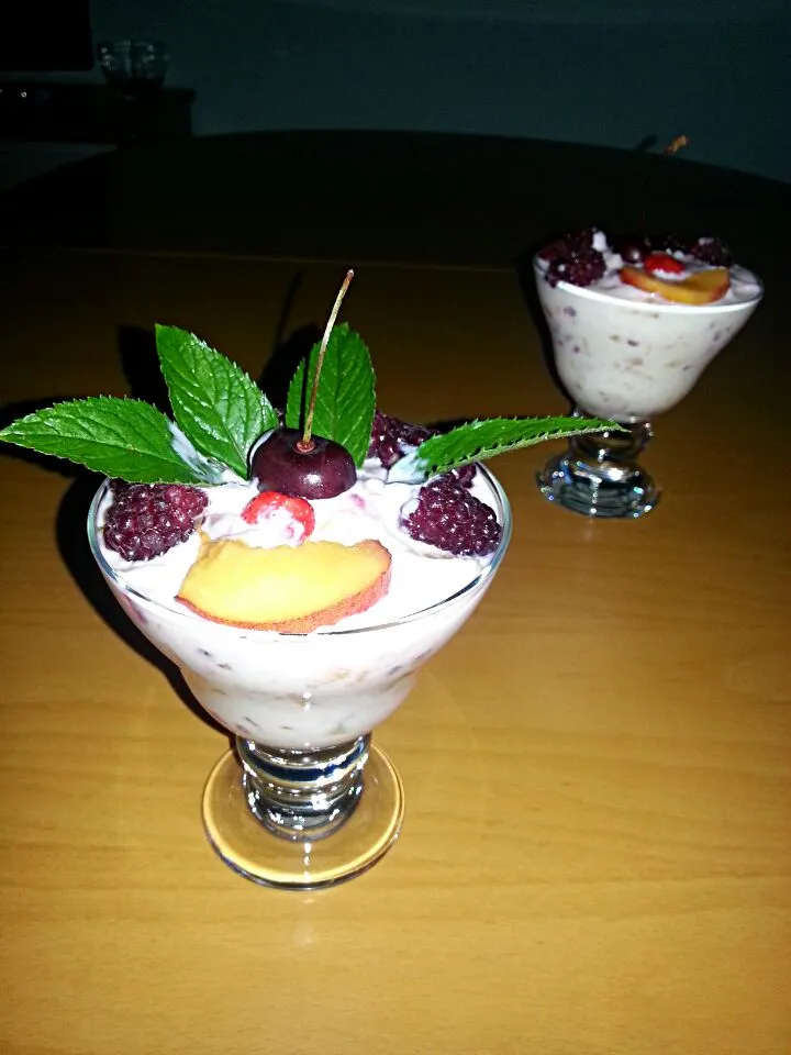 yoghurt with fruits|Büsra Kayさん