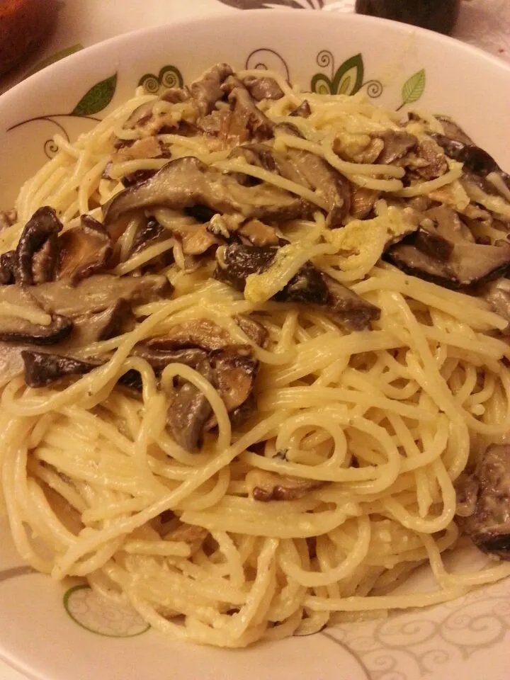 Truffle cream pasta with shiitake mushrooms|Benj Antonioさん