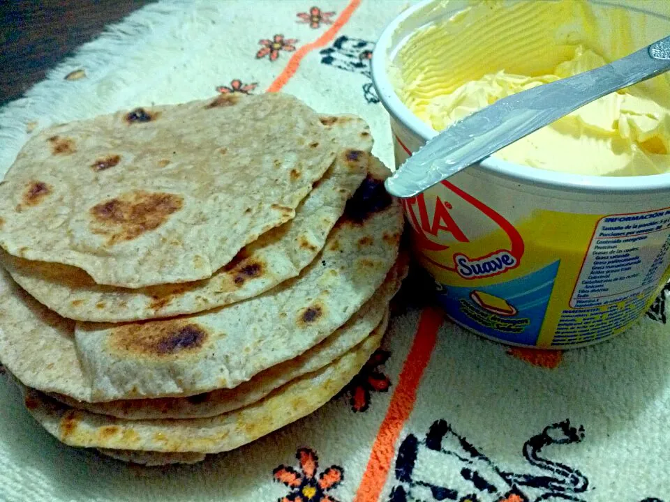 Tortillas de harina con mantequilla|Javier Rdz.さん