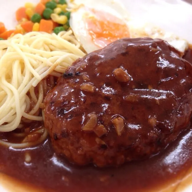 煮込みハンバーグ。 すげーしょっぱい！ at 社員食堂|さるさん