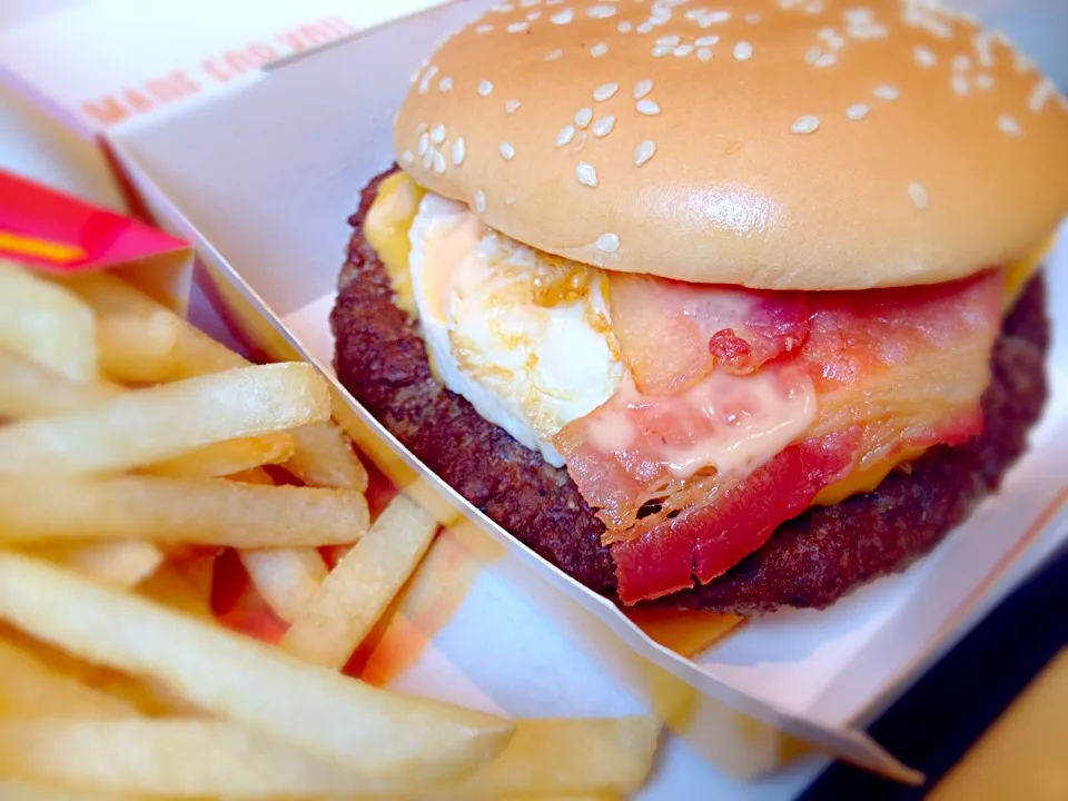 大月見ランチ🍔🍟|ジュンコ バイヤーさん