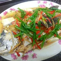 Snapdishの料理写真:紅燒鱸魚煎豆腐|舒芙樂さん