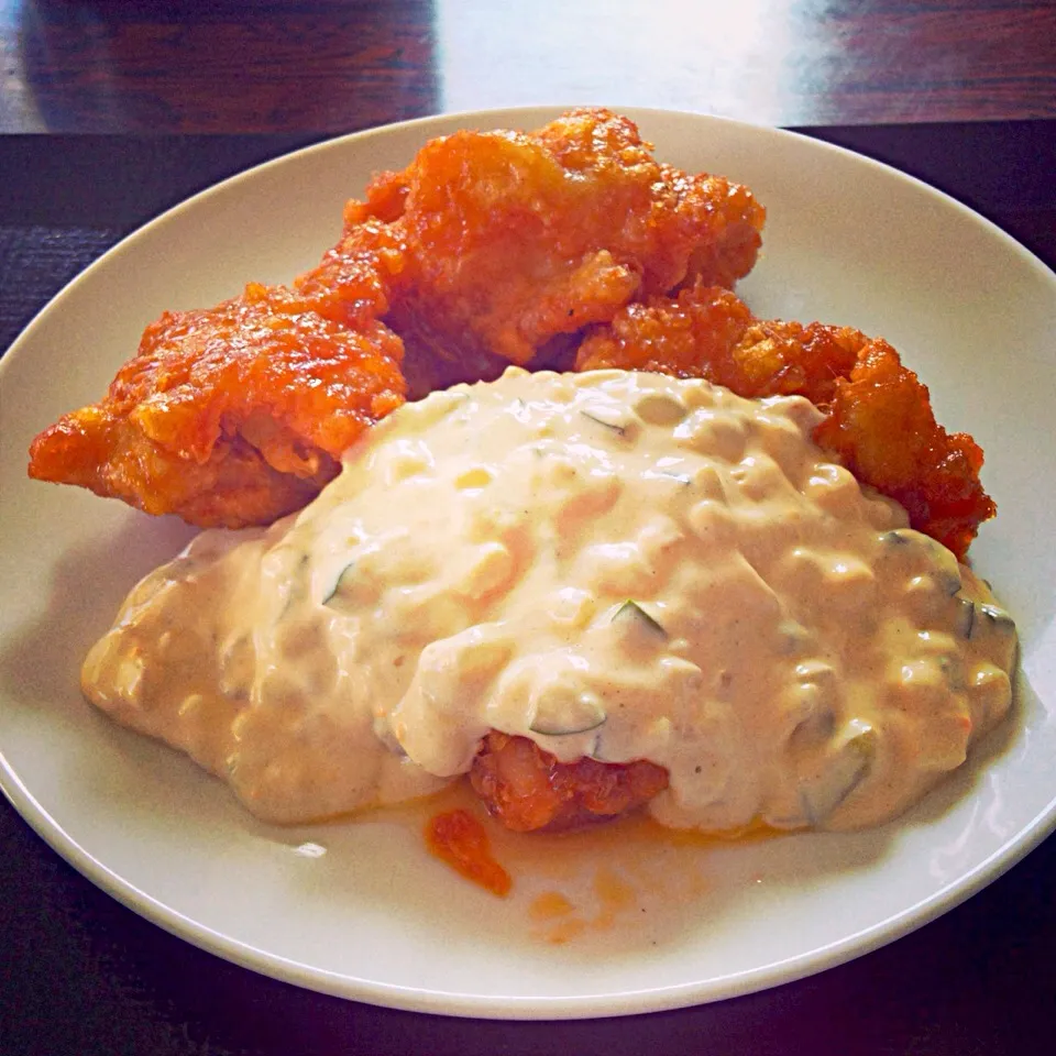 【今日の遅めのランチ】まさかのチキン南蛮（爆）でも，宮崎出身の料理長の作るチキン南蛮は絶品でした〜。|takuya KAWANOさん