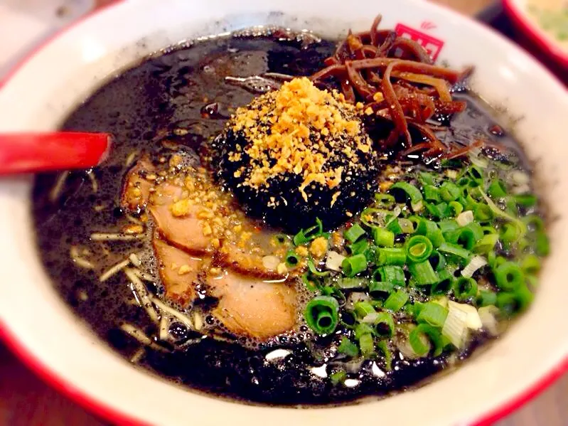 squid ink broth char Siu ramen|Mak Toniさん