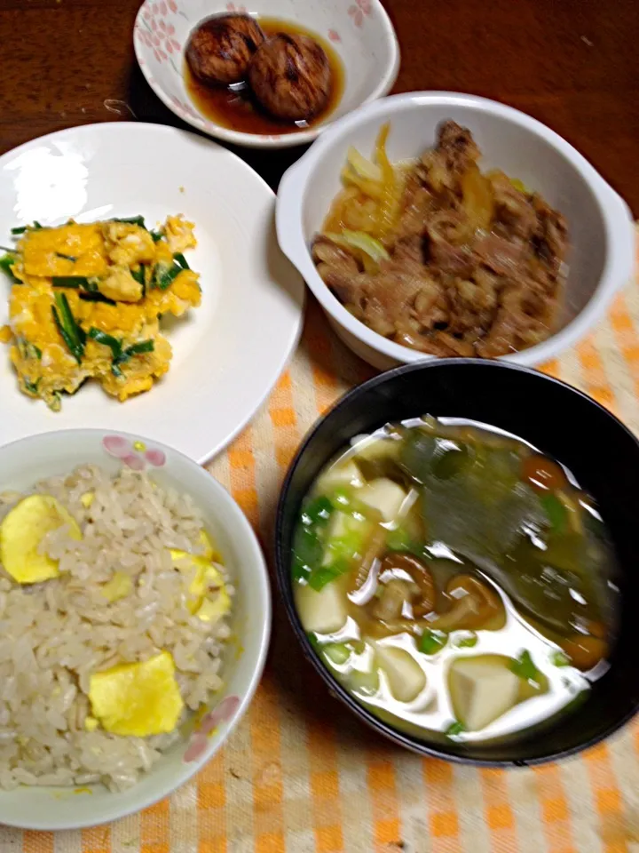 もち麦入り栗ご飯 牛肉と玉葱の甘辛煮 ニラ卵 栗の渋皮煮|掛谷節子さん