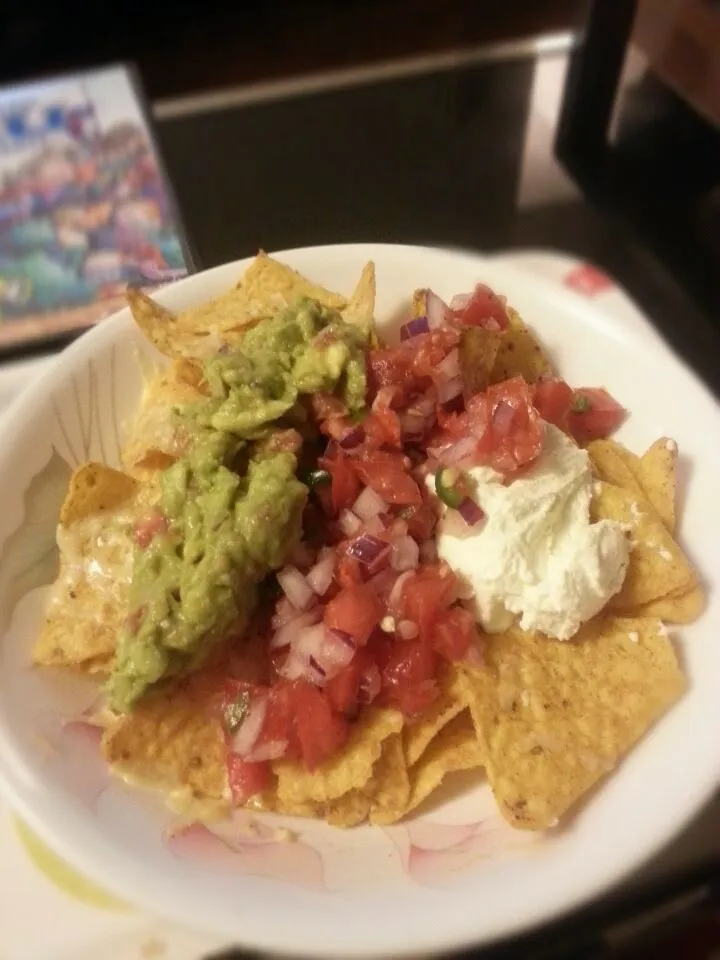 Nachos with salsa guacamole and sour cream|Miaさん