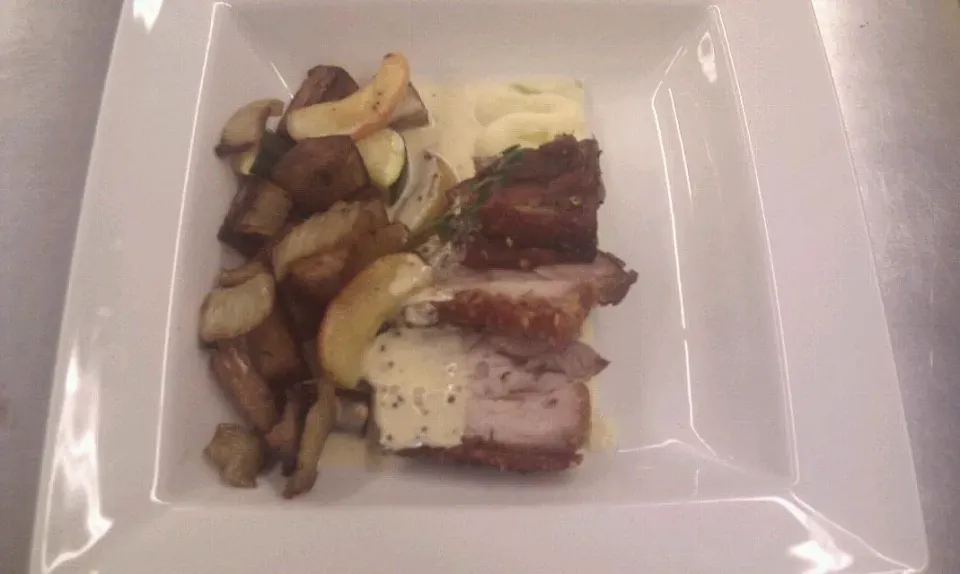 Roast pork belly with roasted veg :0|Liz Dawsonさん