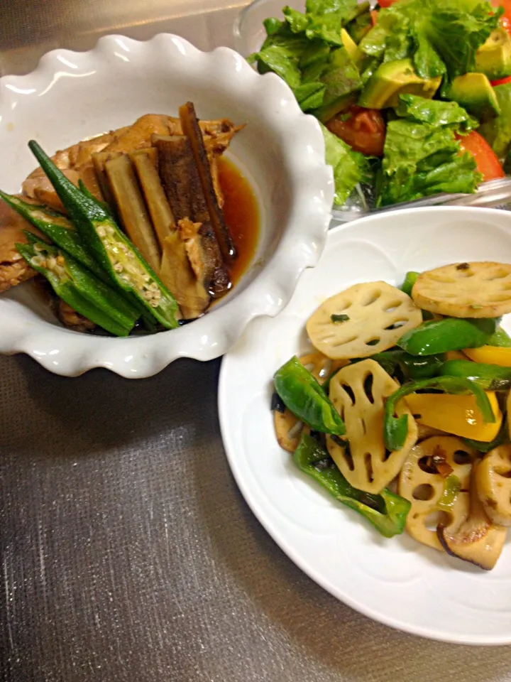 ブリあらと牛蒡、残り野菜の中華風炒め、サラダ|ユムユムさん