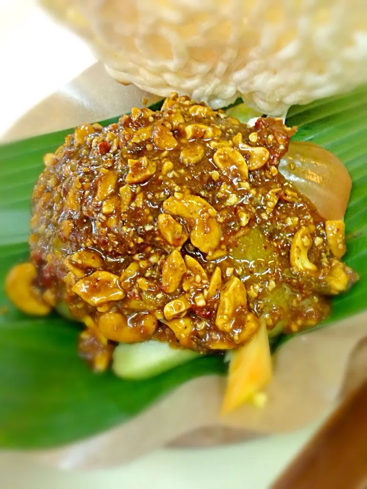 Snapdishの料理写真:Rojak with cashew nut.|evi yapiraさん