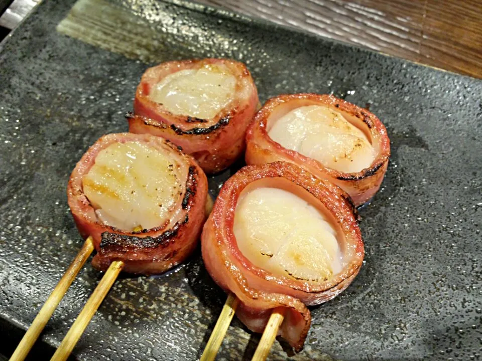 Snapdishの料理写真:in Taipei: Succulent scallops wrapped in bacon.|Karynさん