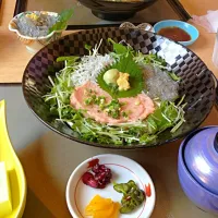 Snapdishの料理写真:生しらす三色丼|まどかさん