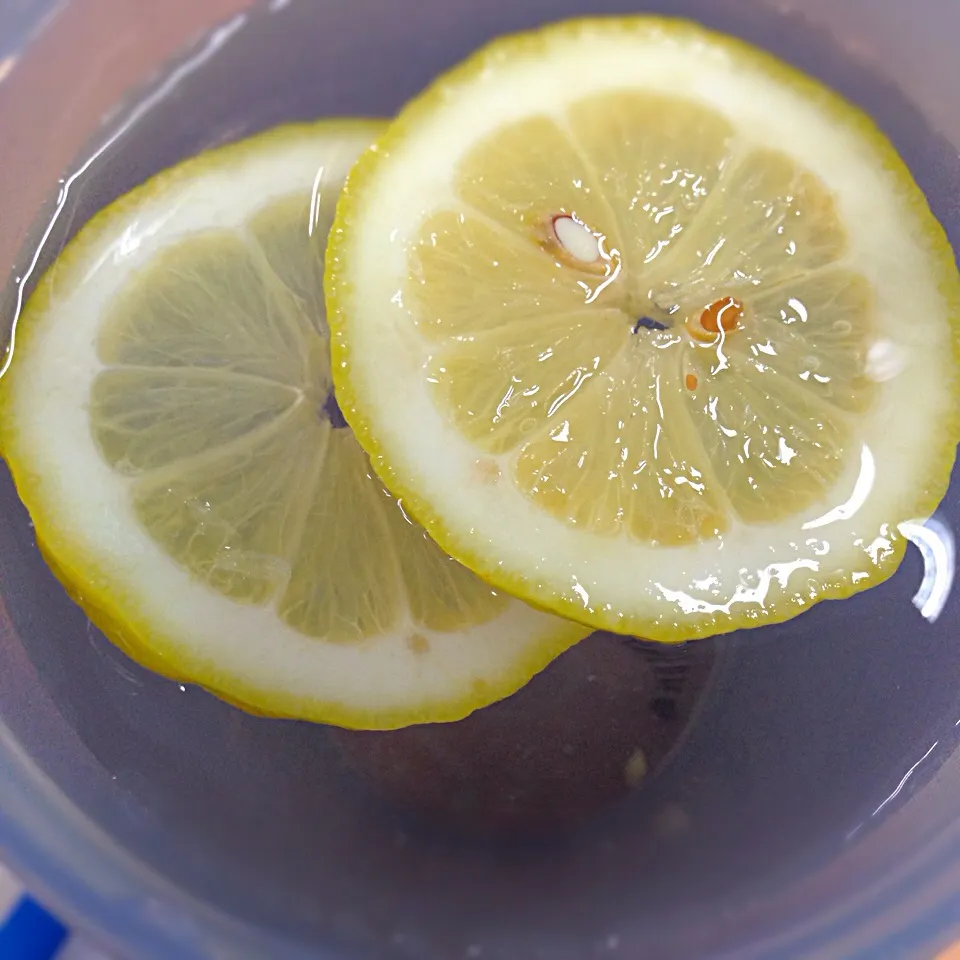 Fresh Lemon in water|Genie Cullenさん