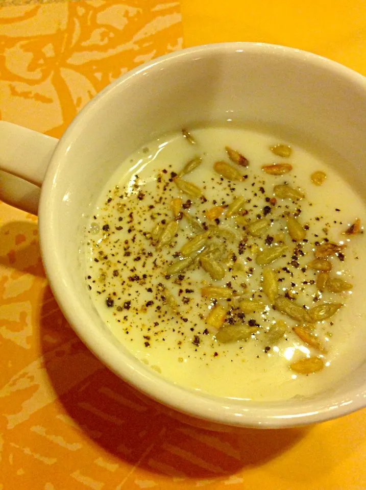 Mushroom soup with sunflower seed😍|🍃aeyafternoon🌾さん