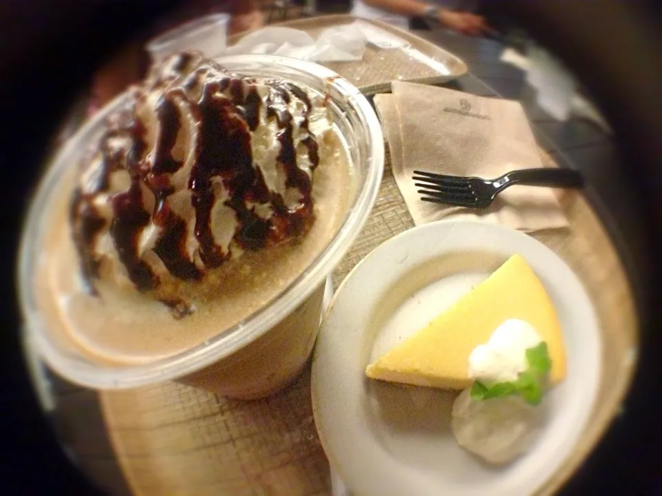 Coffee float and cheesecake!|Ernさん