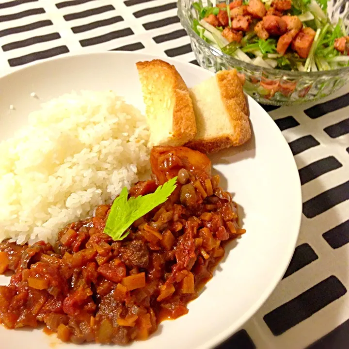 Snapdishの料理写真:牛肉の赤ワイン煮🍀大根水菜サラダ|mochaさん