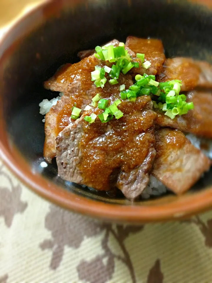 1人でこっそりYAKINIKU丼ーー！！|Riccaさん