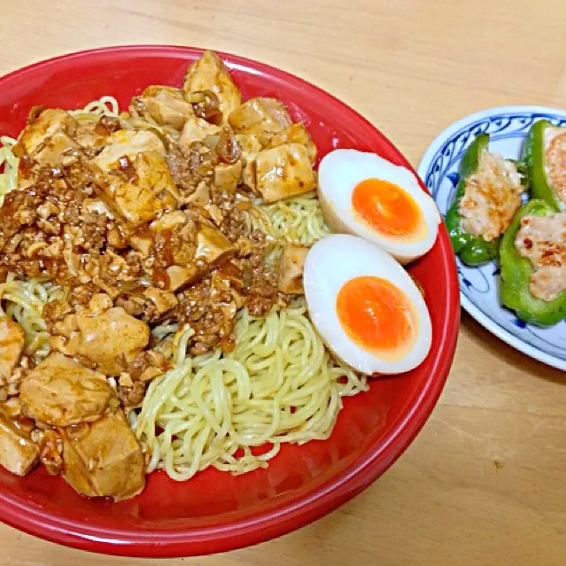 麻婆焼きそばとピーマンの肉詰め|たまこっこさん