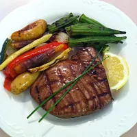 Snapdishの料理写真:Filet mignon with roasted veggies and grilled okra.|Debbieさん