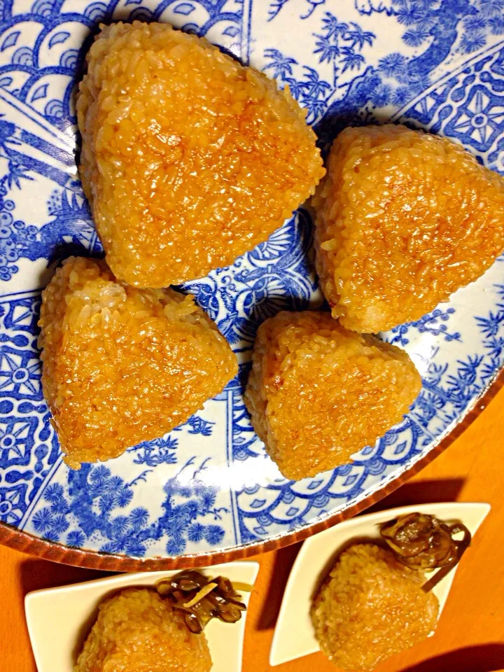 Snapdishの料理写真:🍀ひろ🍀ちゃーんのめちゃ旨♡焼きおにぎり♡もう冷凍は買わないで〜^ ^|ももさん