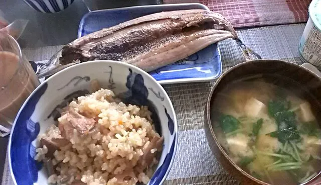 秋刀魚の開き&豆腐と三つ葉の味噌汁|まぐろさん