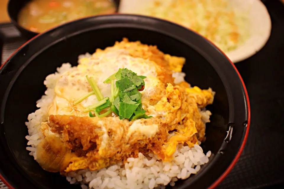 ミニカツ丼セット|マハロ菊池さん