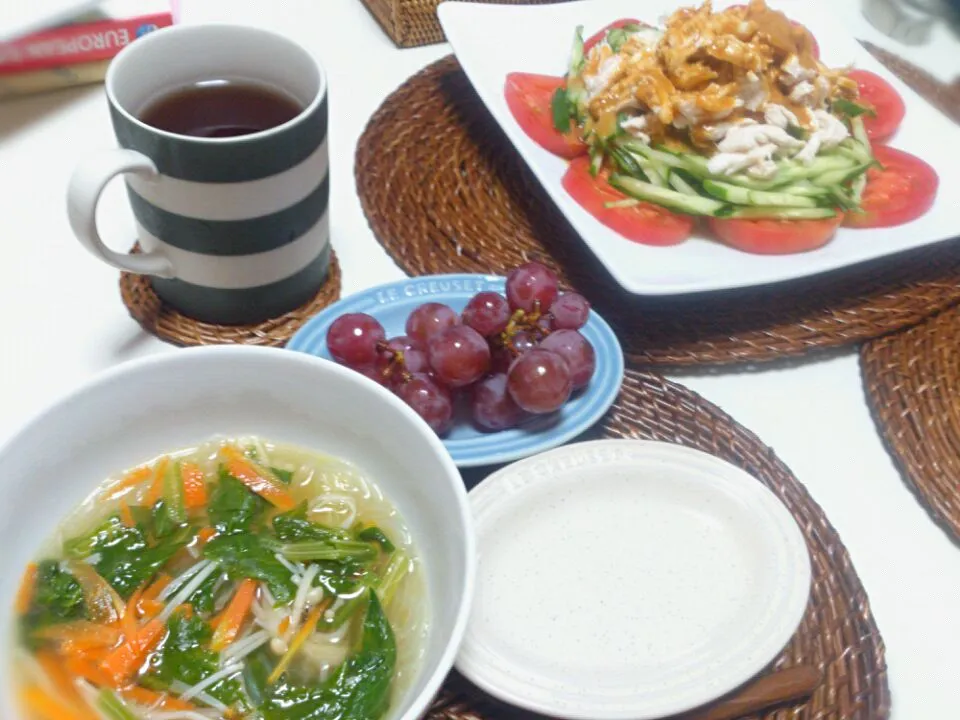 棒々鶏 鶏の茹で汁で榎セロリ春雨のブイヨンスープ|にゃろめさん