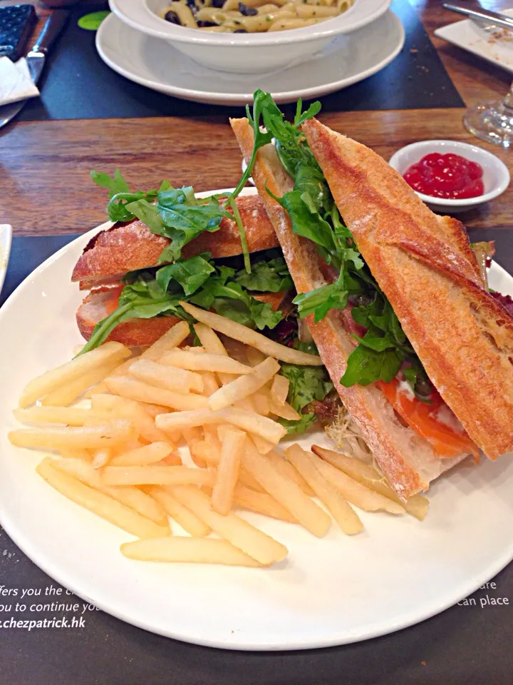 Snapdishの料理写真:salmon sandwiches|quietleaさん