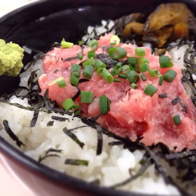 Snapdishの料理写真:ネギトロ丼 at 社員食堂|さるさん