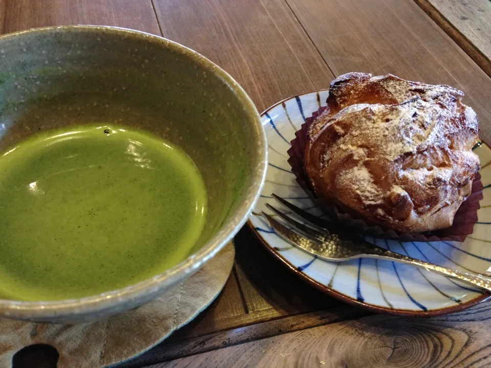 Snapdishの料理写真:冷やし抹茶とシュークリーム|Runaさん