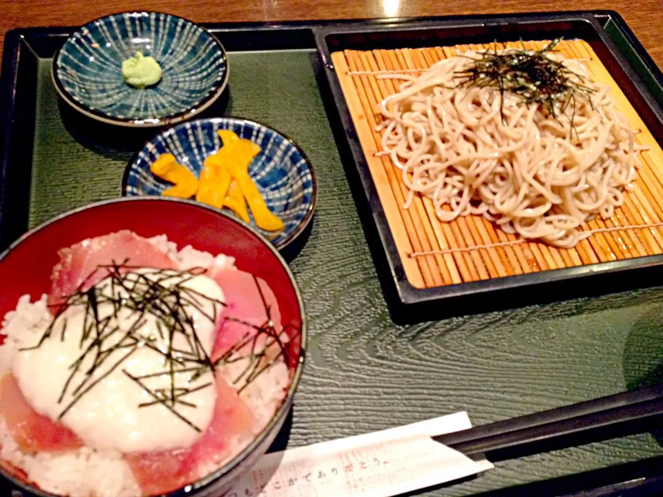 マグロ山かけ丼とお蕎麦|こんどう かずゆきさん