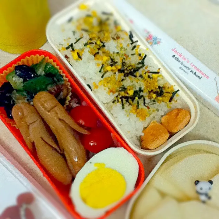 Today's JK lunch box. うっち〜さんのソーセー人練習ちゅう〜。トースター強すぎ？顔が爆発^^; 赤くないと表情が冴えませんね😅 精進せねばw|hoppycowさん