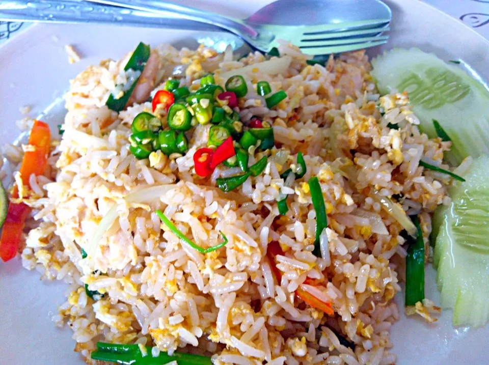 Snapdishの料理写真:Khao pad gai with prik nam Pla (chicken fried rice with chilli in fish sauce)|Jorge Bernal Márquezさん