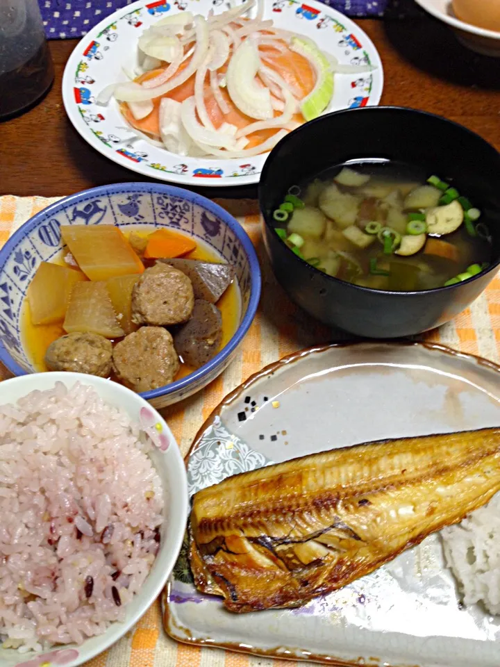 ほっけの干物 鰯のつみれ入り煮物 スモークサーモン 🍆の味噌汁|掛谷節子さん