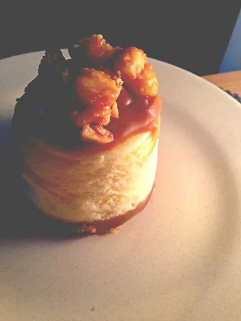 macademia cheesecake with salted caramelized nuts|joey limさん